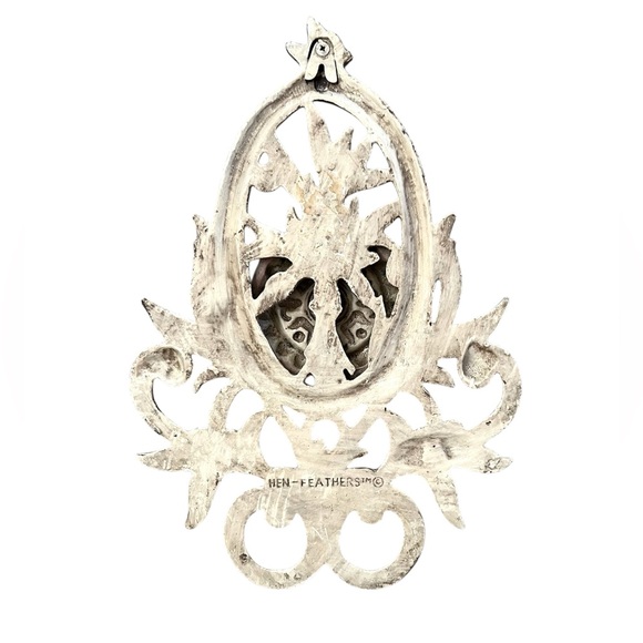 Hen Feathers Vintage Shabby Chic Wall Plant Candle Holder - Picture 4 of 11